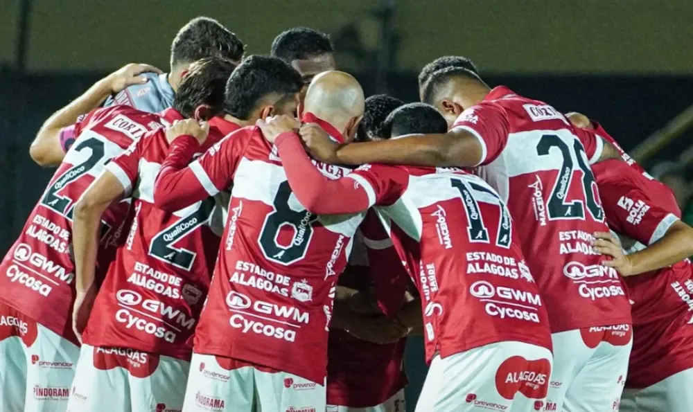 Galo vence duelo direto e cola no G-6 da Série B