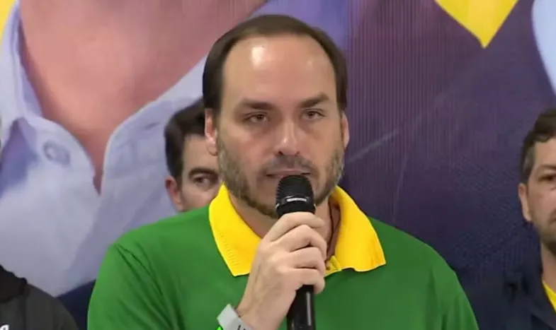 Carlos Bolsonaro cumpre compromissos e participa de ato na orla de Maceió nesta quinta-feira (22)