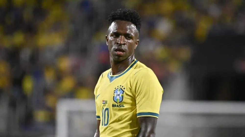Projeto de lei quer banir Vini Jr. e outras estrelas do exterior da Seleção Brasileira